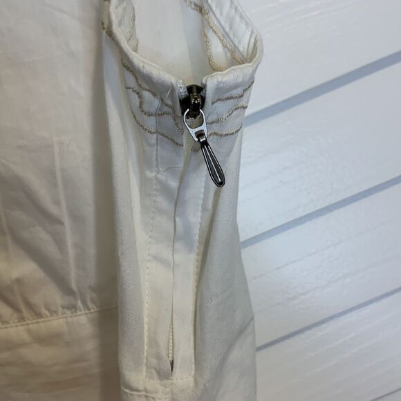 Kuhl while sleeveless top with cream floral embroidery - Picture 8 of 9